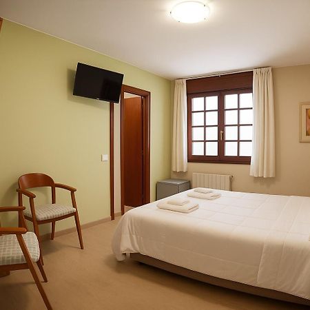 Hotel Elara Viveiro Esterno foto