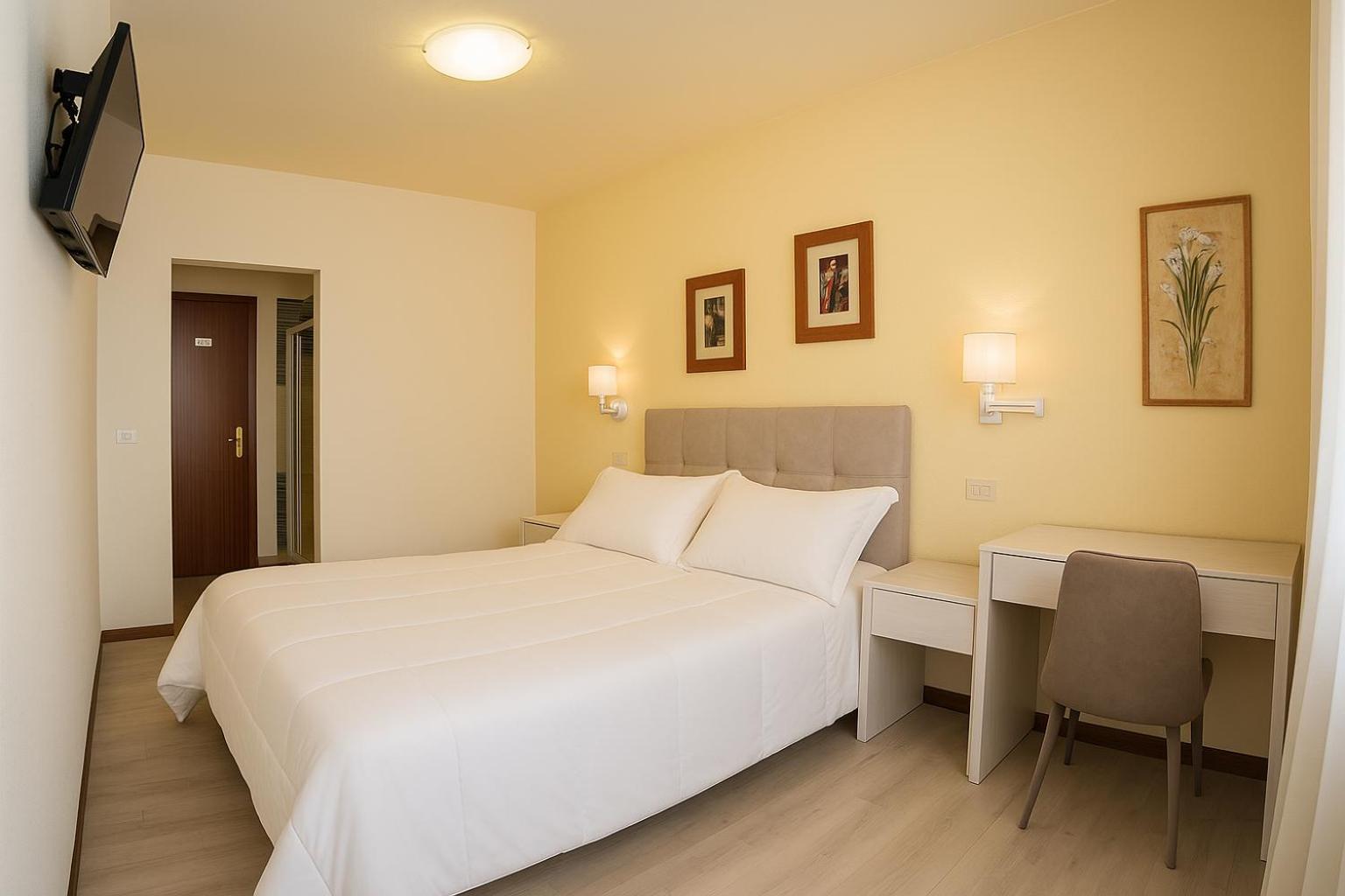 Hotel Elara Viveiro Esterno foto