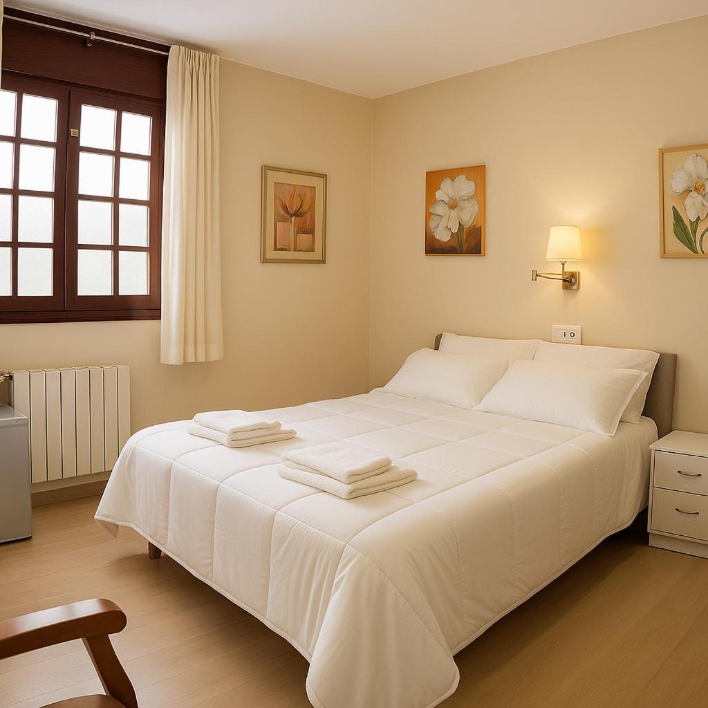 Hotel Elara Viveiro Esterno foto